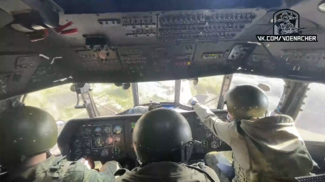 ⁣⁣Сопровождение огромных армейских клонн ВС РФ  силами армейской авиации РФ