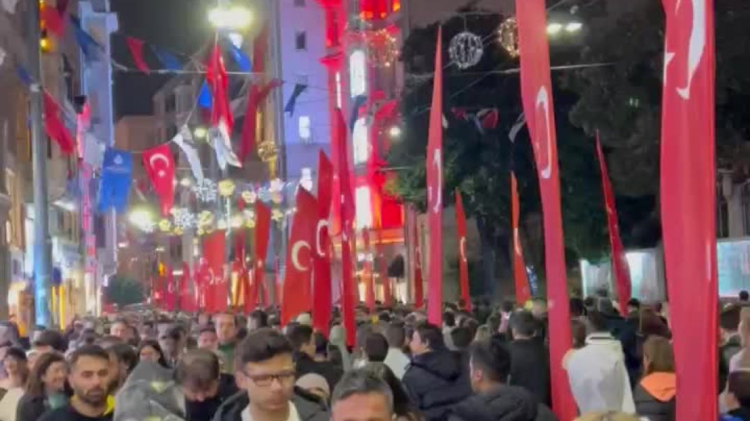 Турция, Стамбул. улица Итиглал Джаддеси. Таксым